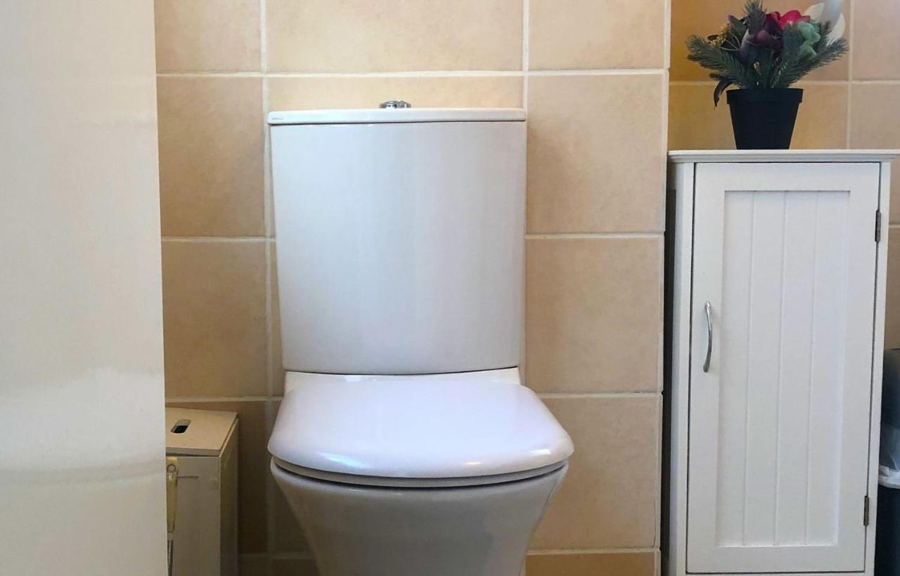 33Sm Dreams Unlimited Serviced Accommodation- Staines - Heathrow Stanwell Bagian luar foto