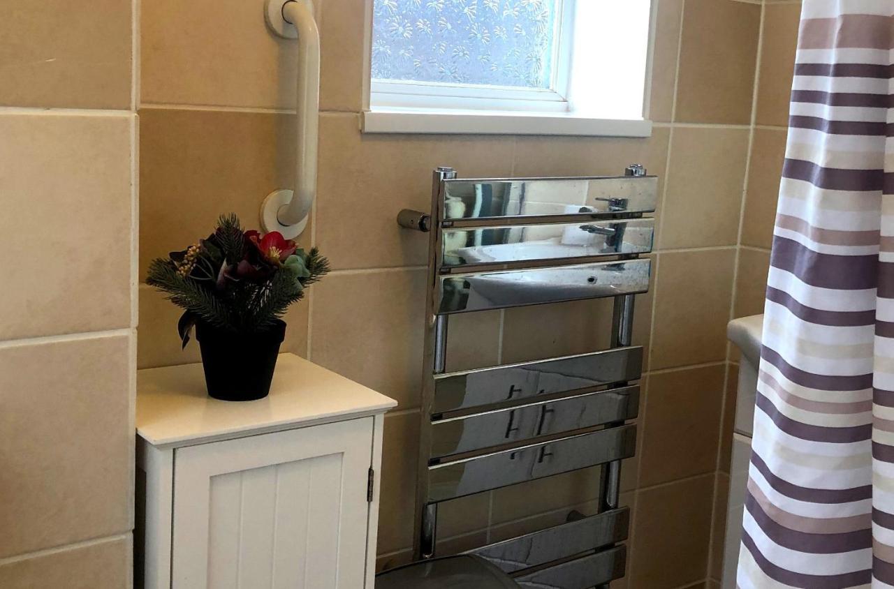 33Sm Dreams Unlimited Serviced Accommodation- Staines - Heathrow Stanwell Bagian luar foto
