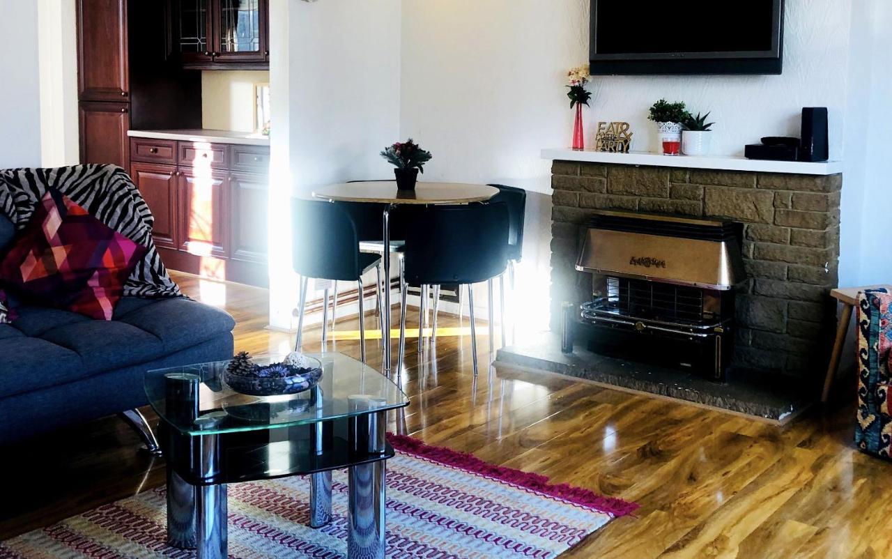 33Sm Dreams Unlimited Serviced Accommodation- Staines - Heathrow Stanwell Bagian luar foto