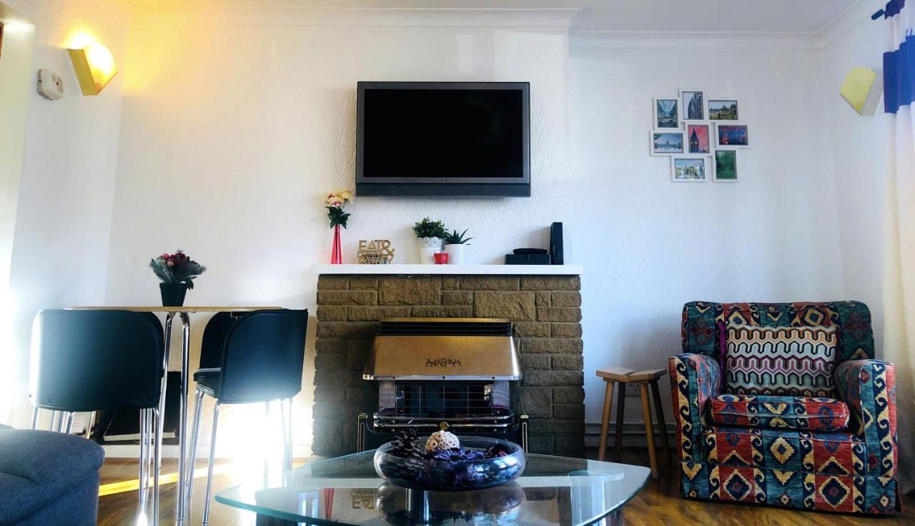 33Sm Dreams Unlimited Serviced Accommodation- Staines - Heathrow Stanwell Bagian luar foto