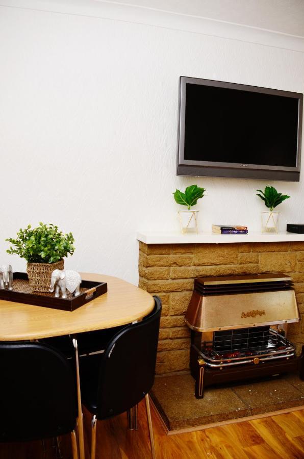 33Sm Dreams Unlimited Serviced Accommodation- Staines - Heathrow Stanwell Bagian luar foto