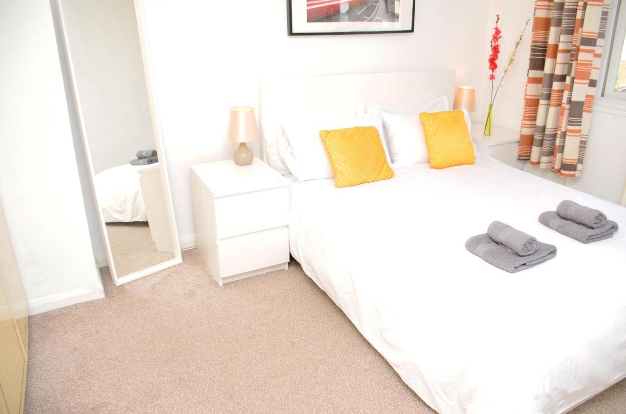 33Sm Dreams Unlimited Serviced Accommodation- Staines - Heathrow Stanwell Bagian luar foto