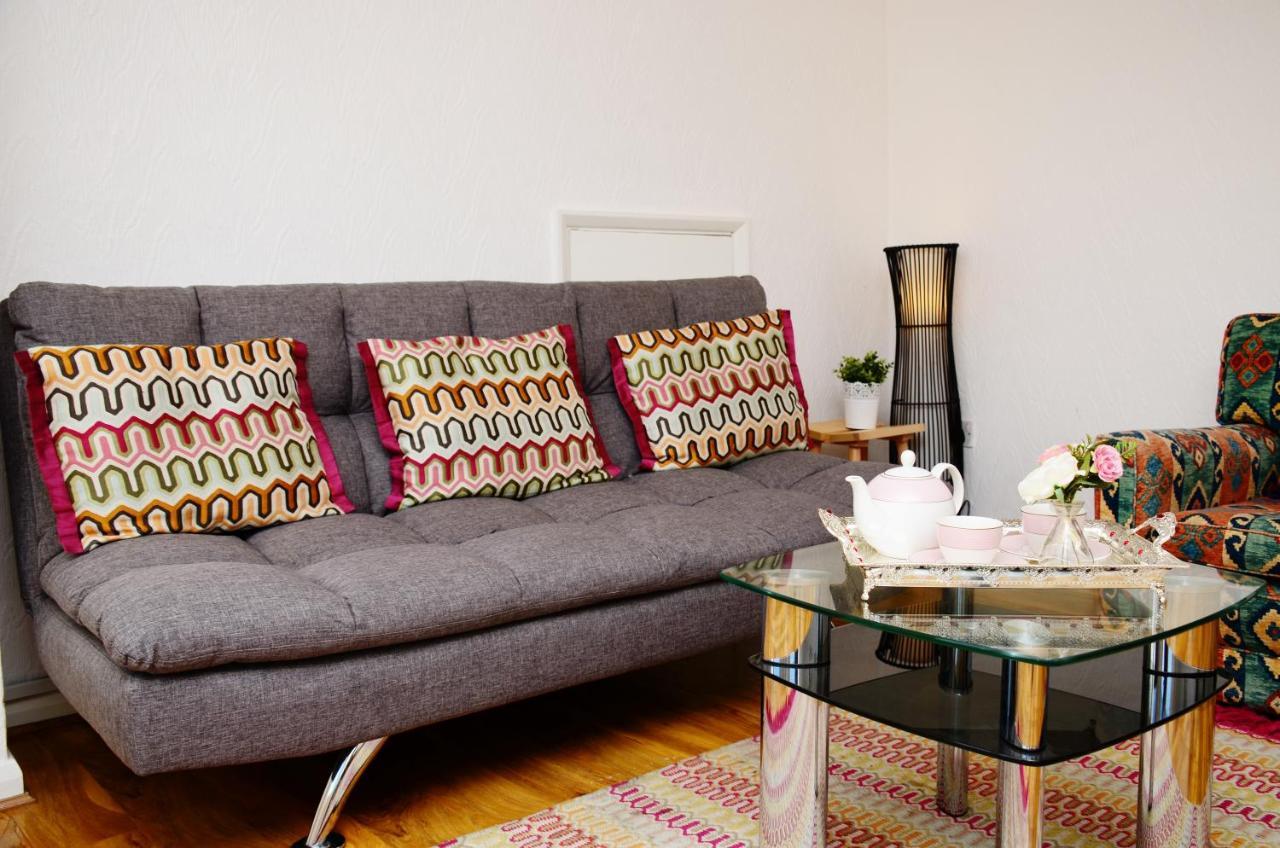 33Sm Dreams Unlimited Serviced Accommodation- Staines - Heathrow Stanwell Bagian luar foto