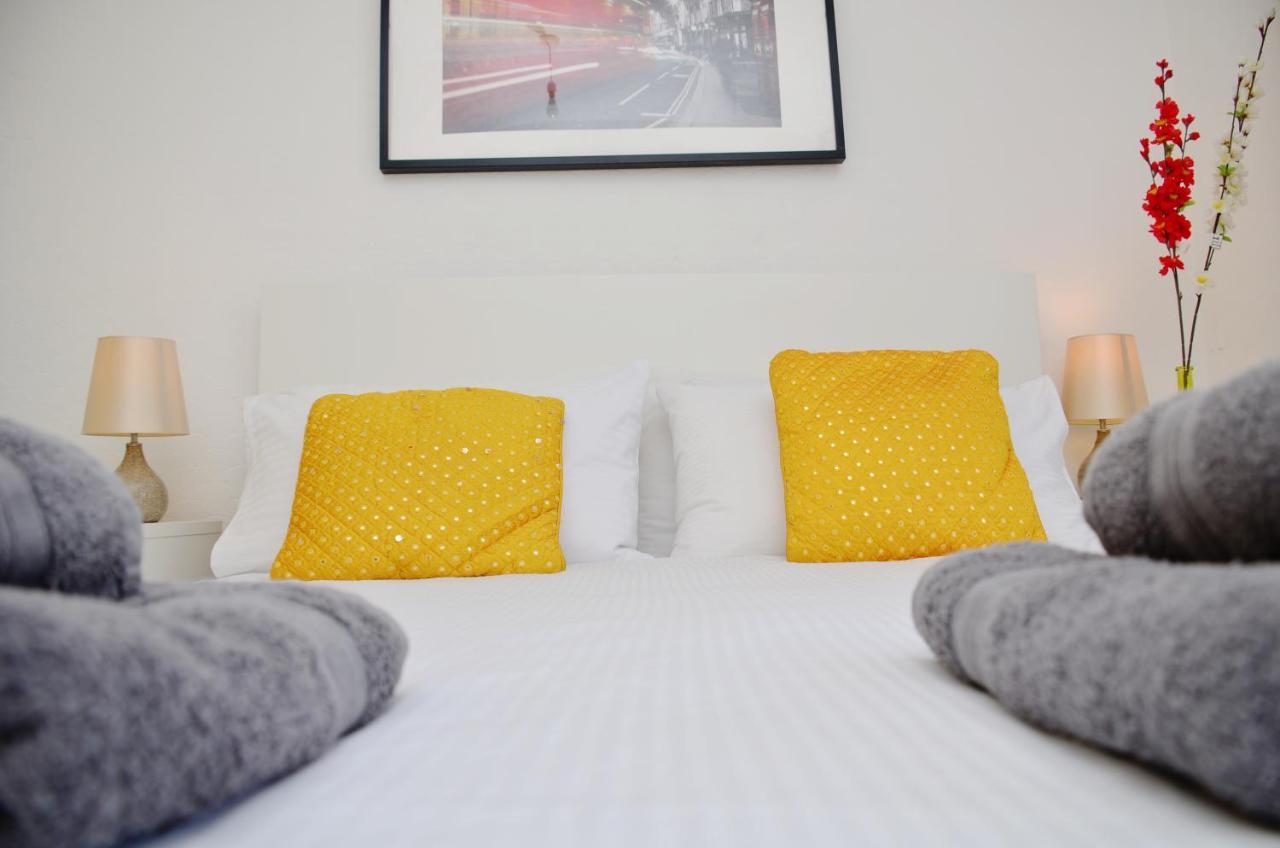 33Sm Dreams Unlimited Serviced Accommodation- Staines - Heathrow Stanwell Bagian luar foto